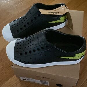 NEW Native Jefferson kids size 11